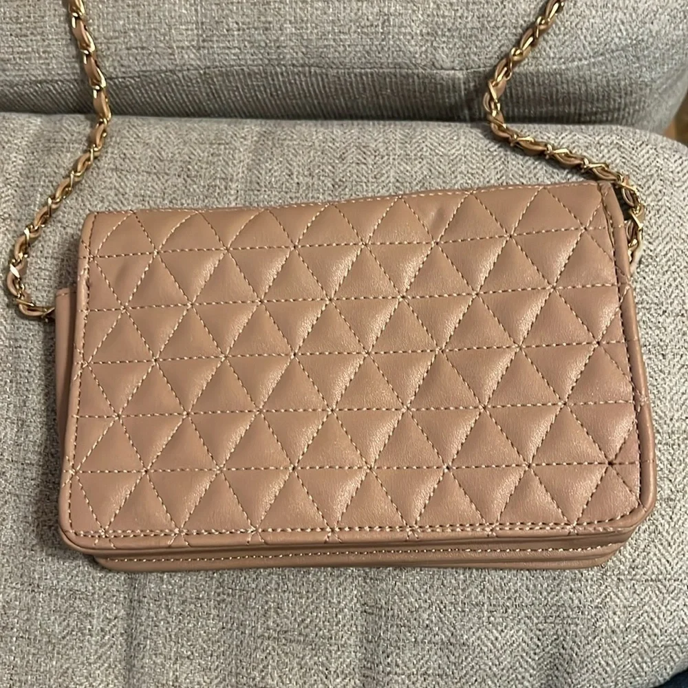 BEBE Los Angeles Women's Chain Crossbody Beige/Pink small Bag